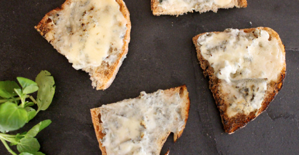 January recipe of the month 2022 - Port and stichelton toasts