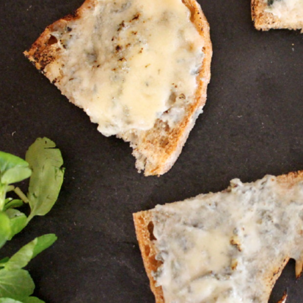 January recipe of the month 2022 - Port and stichelton toasts