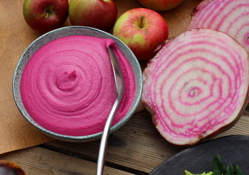 Creamy beetroot hummus